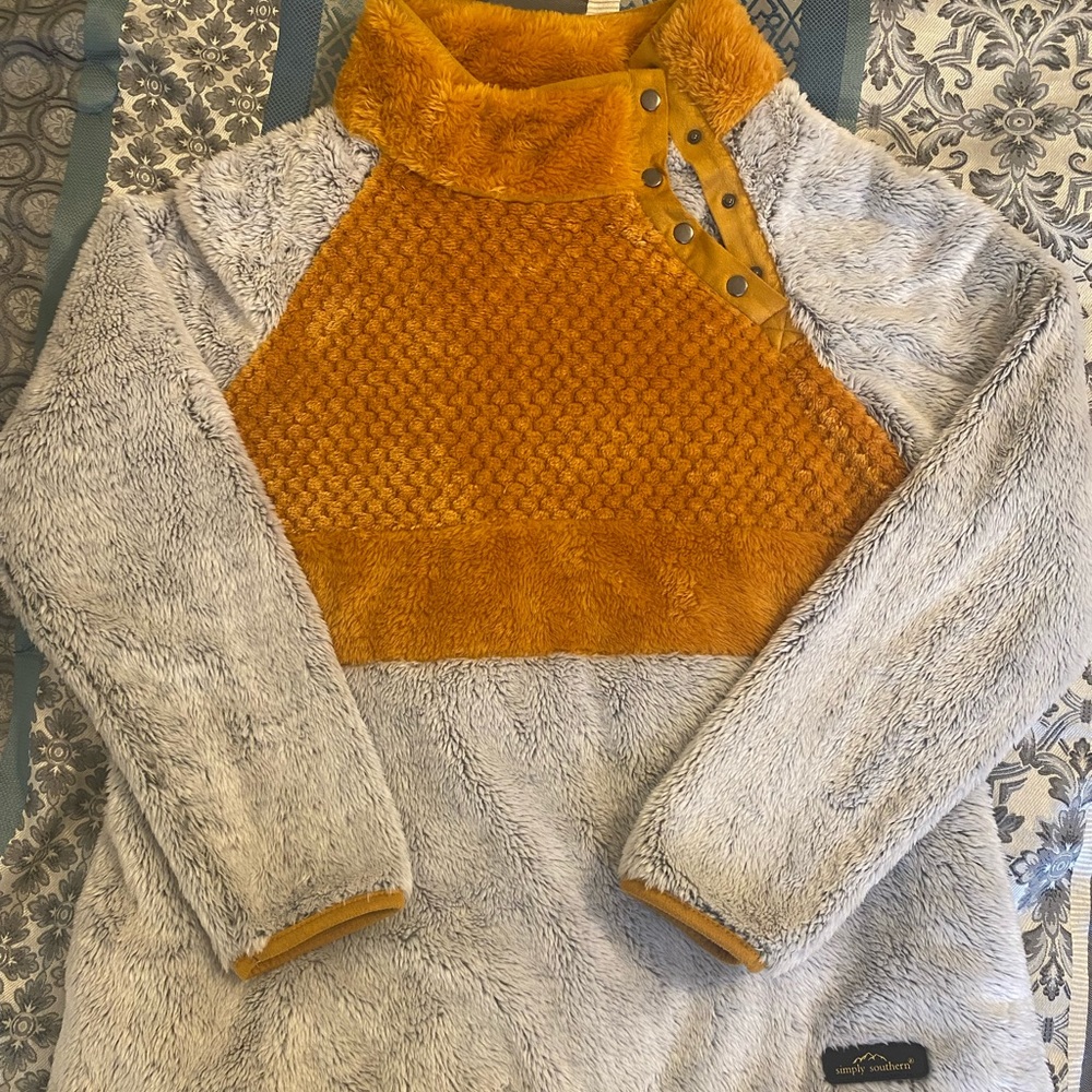 Women’s simply southern pull over